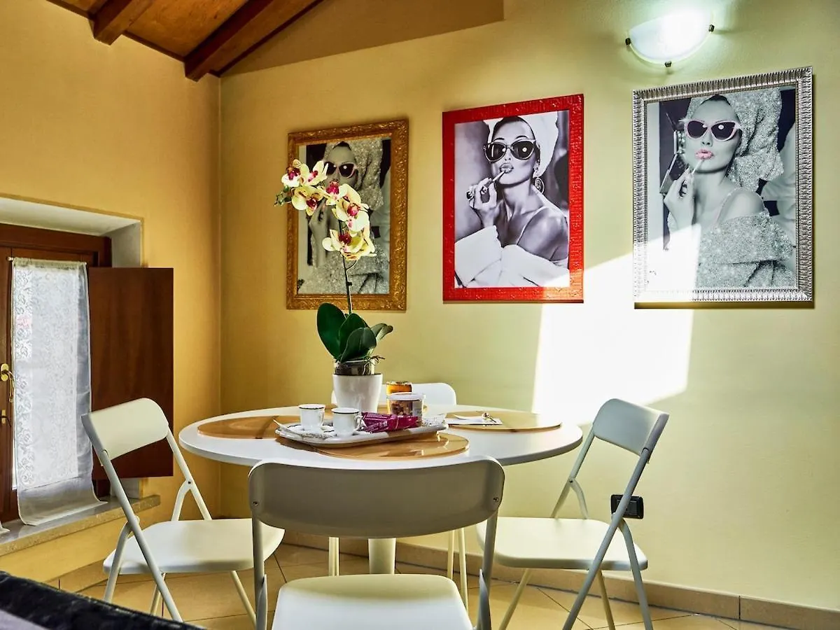Small Luxury A Due Passi Dal Centro カザルマッジョーレ イタリア